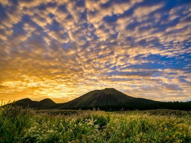 澄んだ空気が心地よい。良質な温泉や清水の湧水地など、火山のもたらす恵みがあふれています。