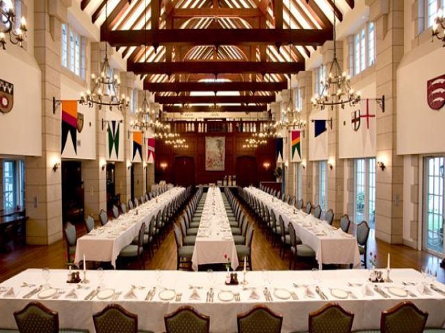 ハリーポッターで見たような食堂ですよね！