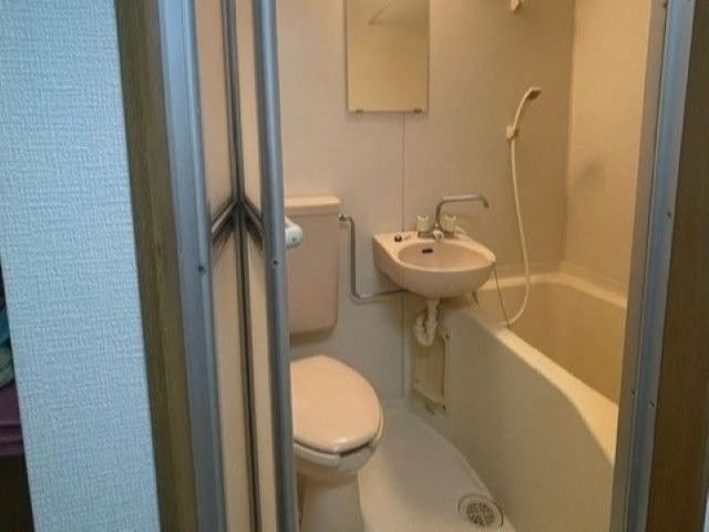 大人気の風呂・トイレ付の部屋を完備！
周辺にもコンビニやスーパーがあります！