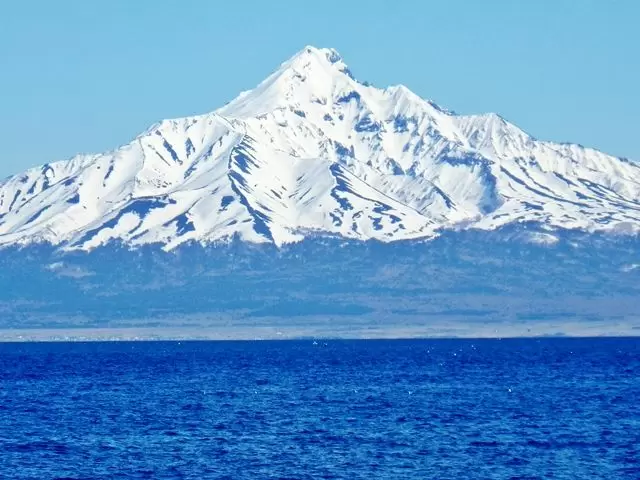 冬には美しく雪化粧した利尻山を眺めて!