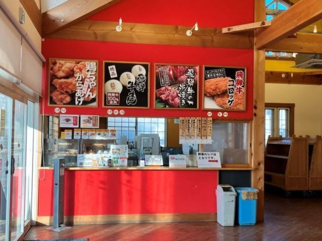 サービスエリア内のスナックショップでのお仕事です♪