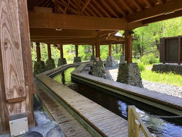 足湯で癒されますよ♪