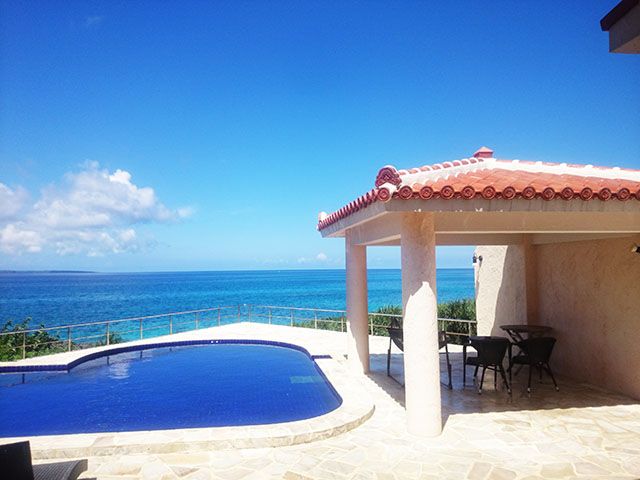 お部屋からビーチまで約50歩、わずか数十秒でビーチまで行けるヴィラタイプの宿泊施設★