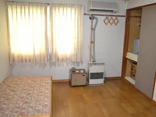 収納も多く使い勝手の良い寮です。ユニットバス・キッチン付きのワンルームタイプ♪