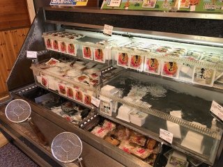 【パン・豆腐無料支給】湧水で作る豆腐は絶品！寮はオートロック付の1Rアパートです！