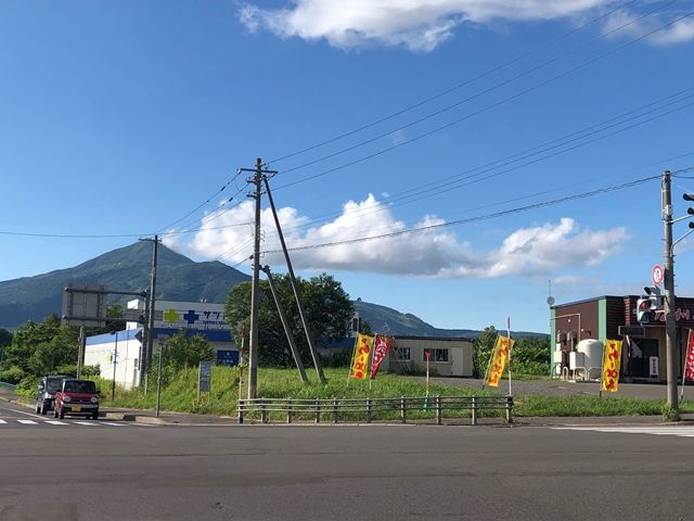 寮の近くはドラッグストアがあるので生活用品や食品等なんでも購入できます♪