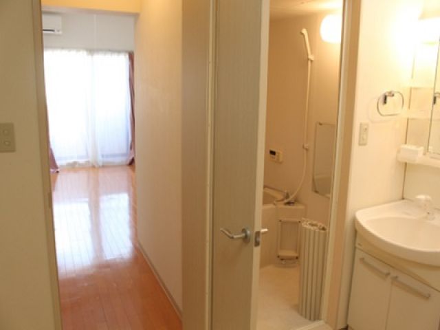 寮は徒歩すぐです◇
Wi-Fiもあり、トイレお風呂付の完全個室タイプ！