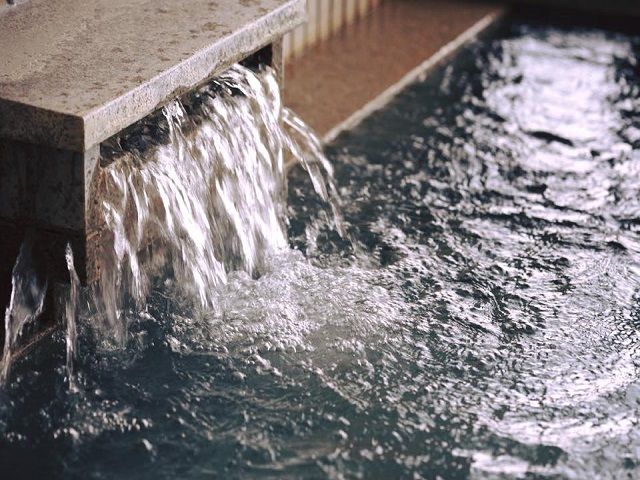 仕事終わりの温泉は最高◎湯はつるつるで、肌が生まれ変わるかのような感覚がたまりません!!