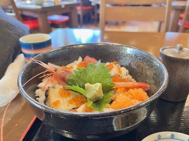 食事も楽しめます♪海鮮は絶品です♪