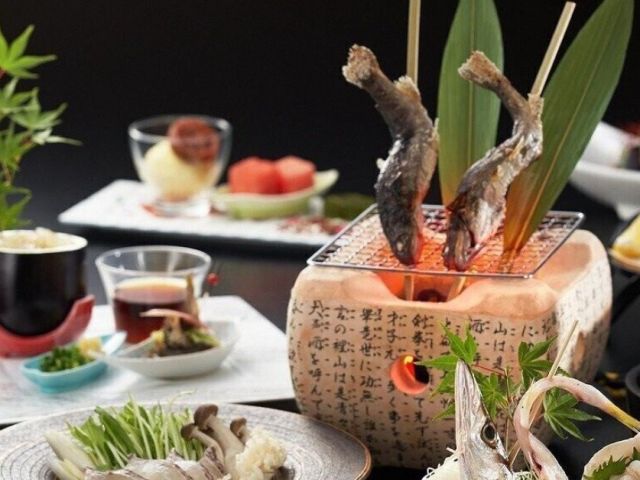 懐石料理の提供をしていただいています。
忙しい職場ですがやりがいもたくさんあります。