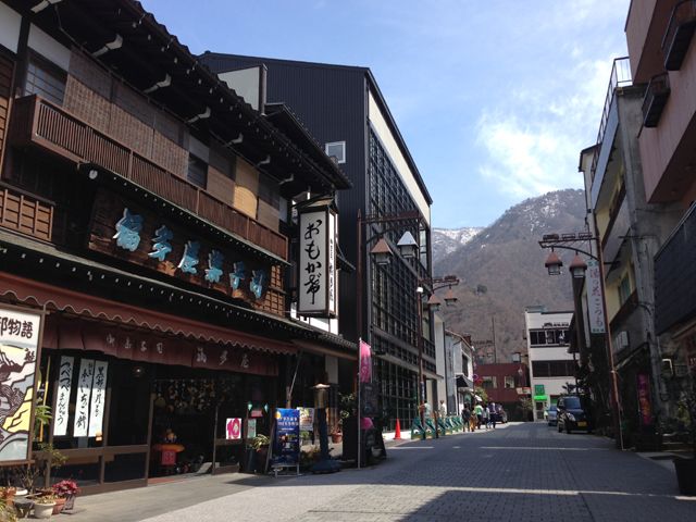 旅行商品ベストセラーの「立山黒部アルペンルート」で栄える温泉街です。