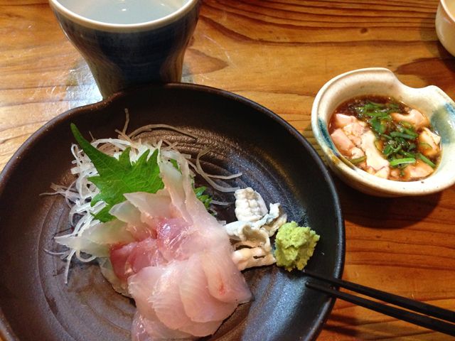 “カワハギの刺身”
甘くて濃厚な肝と一緒に食べれるのは新鮮な証拠！