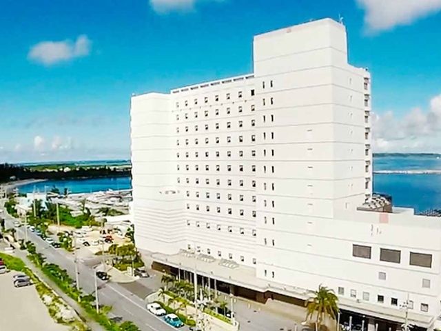 宮古島市街地にあるホテルです！周辺はお店もたくさんあるので、生活に困りません♪