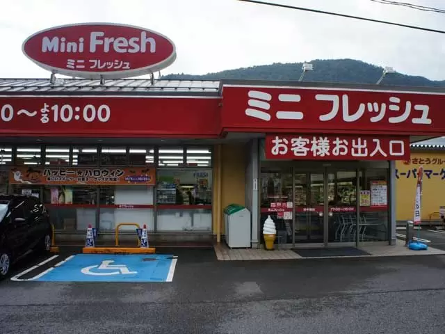 現地の方が買い出しに連れて行ってくれることがあります。