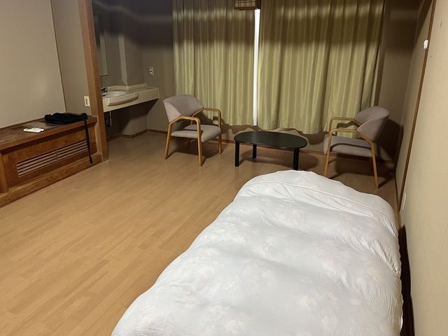 寮のお部屋の様子。wifi完備で快適にお過ごしいただけますよ。自転車の貸し出しもあります♪