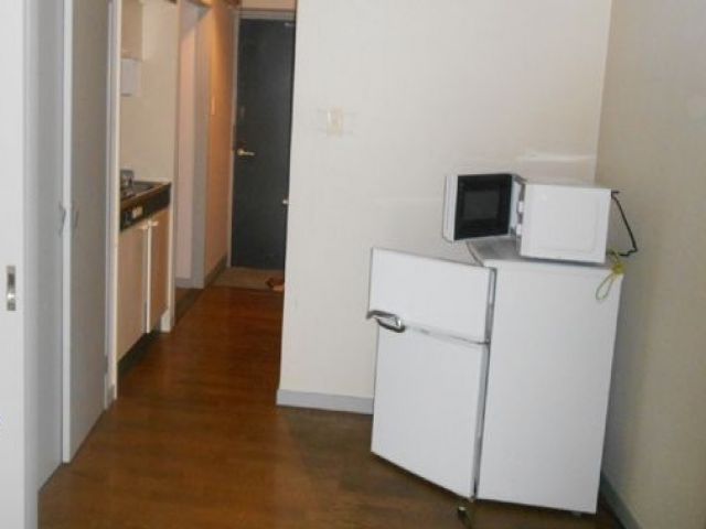 寮は人気のフローリングの完全個室