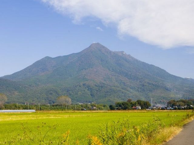 筑波山です。旅館から夜景も望めますよ！
