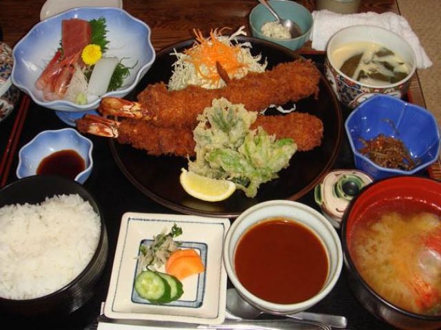 近所の美味しい食堂教えます！