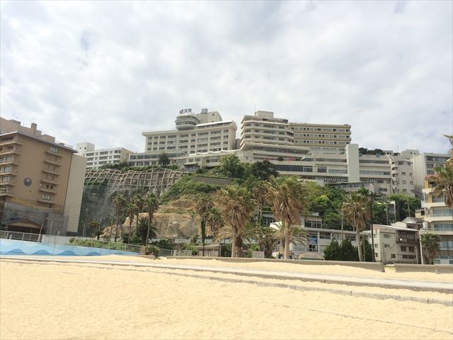 海の近くにあるホテルです。