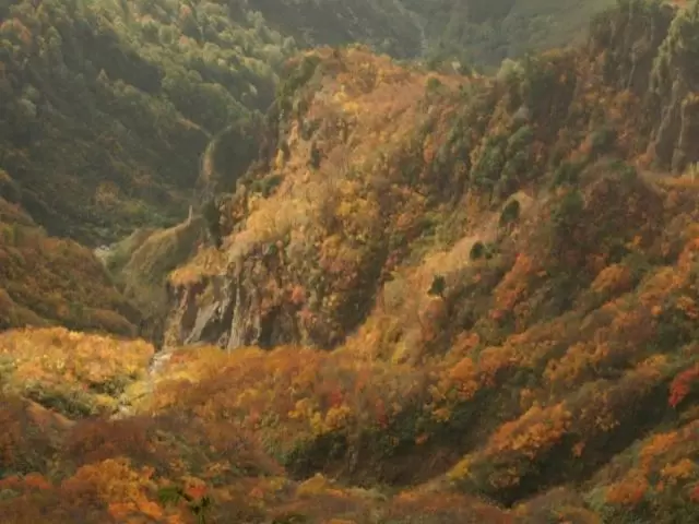 四季折々に様々な表情を見せる雄大な新潟の山々。日本って美しいです。