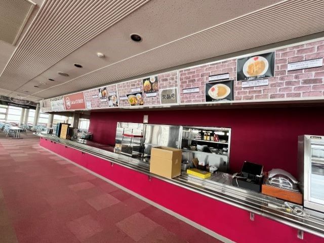 職場の様子です♪笑顔でご対応お願いします^^ゲレンデ自慢のおいしい料理をふるまってください