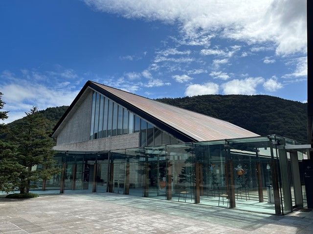 美術館をモチーフにしたとても綺麗な施設です♪