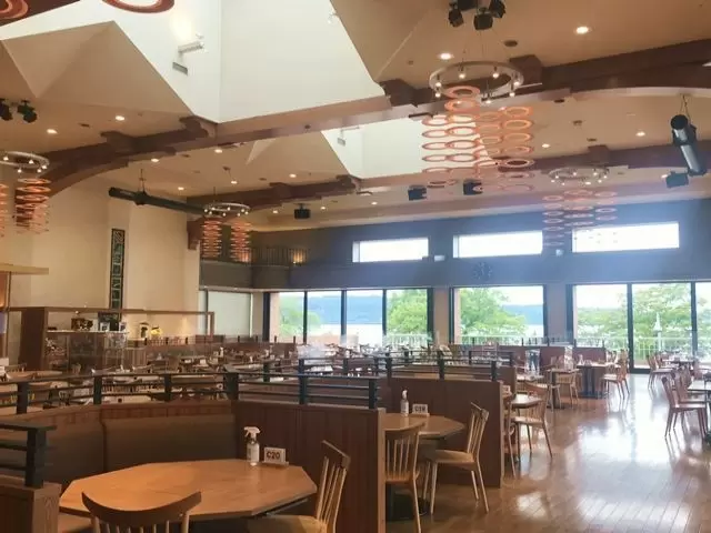 綺麗なバイキング会場!
忙しいけどやりがいのあるお仕事ですよ