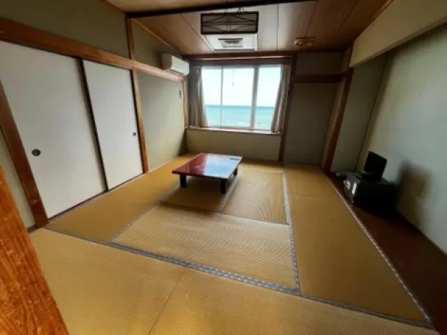 寮は元客室の寮となります。