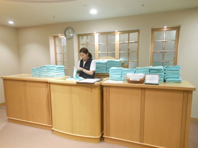 職場の環境です。受付とタオル配布です～☆明るく笑顔で頑張ってくださいね～♪