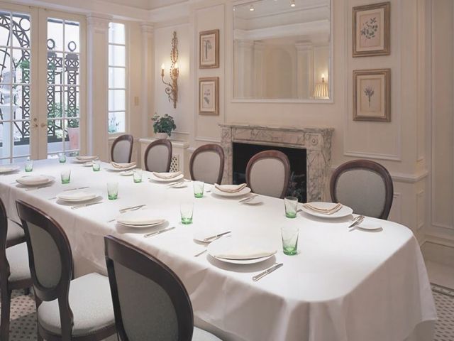 個室で会食も有ります。（今回は洗い場のお仕事です）