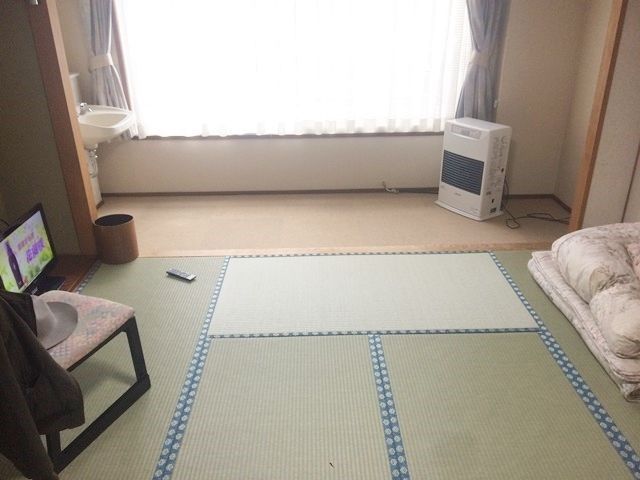 徒歩10分先にある元客室（和室）をご利用いただきます！