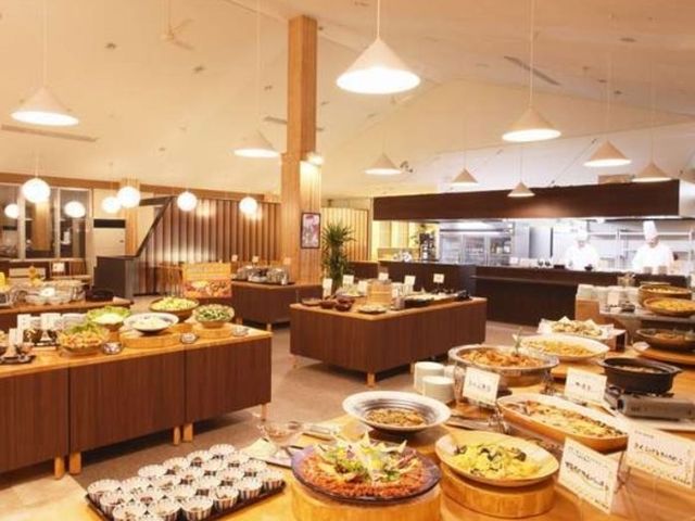 料理はバイキングがメインです