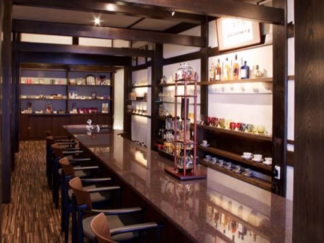 フロント横には新設の館内カフェがっ♪フロント周りはお客様の寛ぎのスペースなんです！