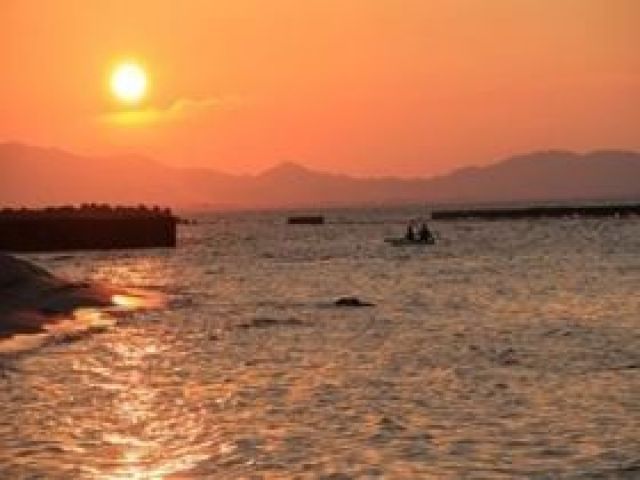 旅館の目の前はオーシャンビューです！夕日が美しいです。