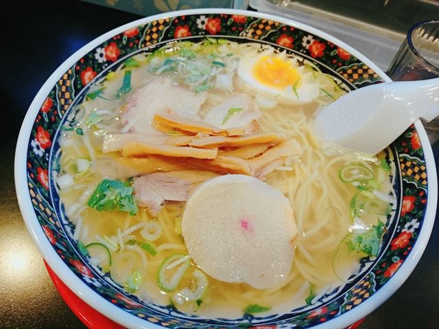 バスで市街地まで行けば飲食店多数あります♪
