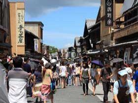 おかげ横丁でもぶらりしてみましょう。