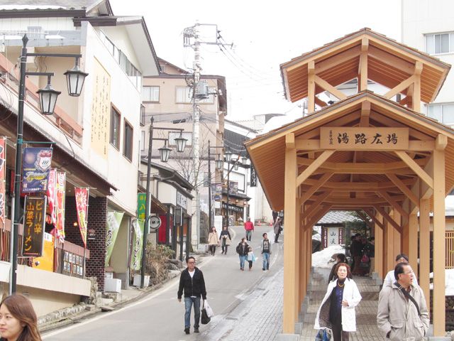 湯畑周辺は、ご飯の美味しいお店や人気カフェが沢山あります！！