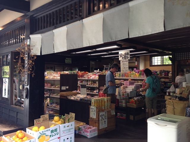 黒川はここで買い物！商店ですが、日用雑貨などの生活必需品も売ってます。
