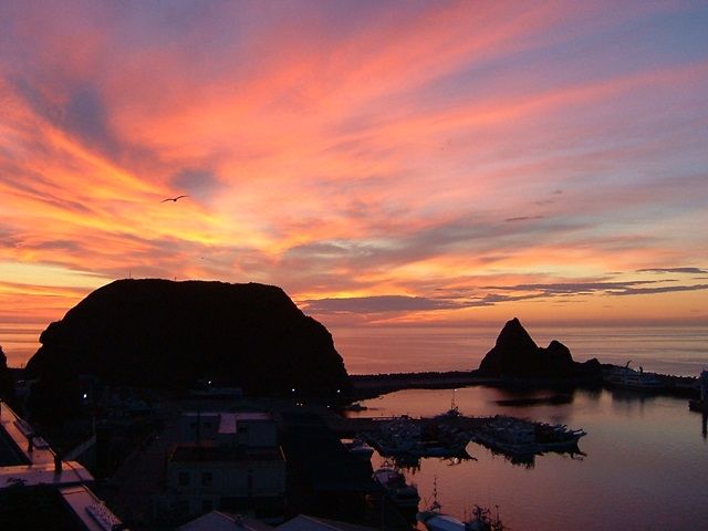 ホテル周辺から見える海の夕日もお勧め☆
観光名所も多数あり、休日は羽を伸ばして下さい☆