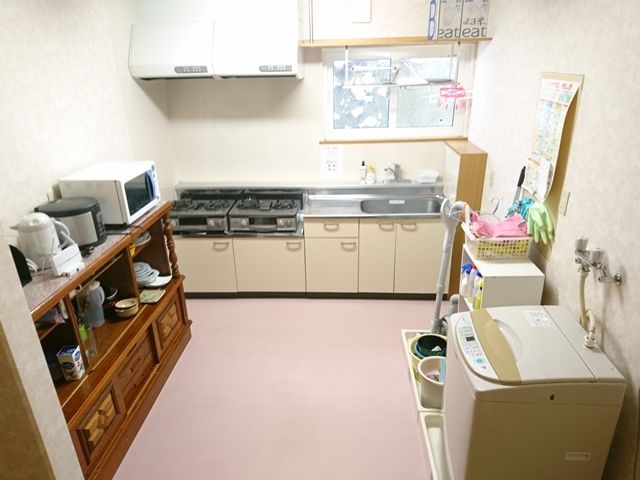 住み込み環境は綺麗な共用キッチンがあります！