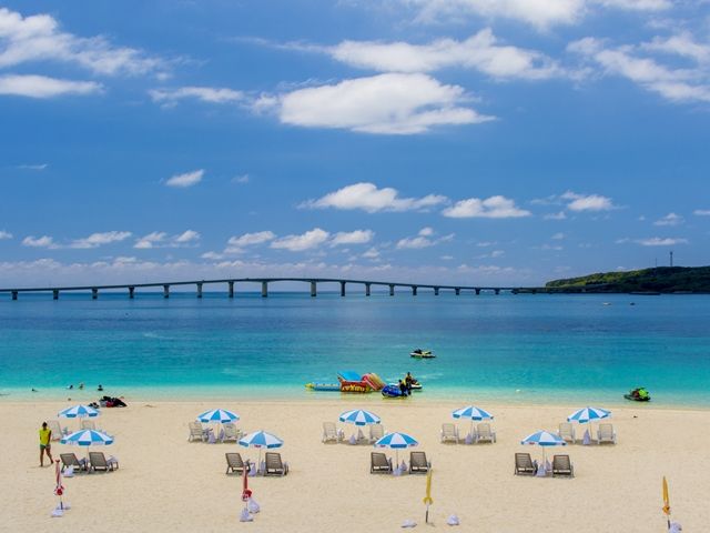 青い海！白い砂浜！「東洋一美しい」と称される 与那覇前浜ビーチ が目の前に広がる職場です★