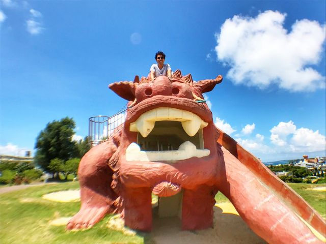 シーサーがドーーーンっと。宮古島には大きい『シーサー』や『まもる君』などの観光名所も？