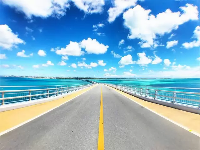 開通しました『伊良部大橋』！！交通量も多いので写真撮影の際はご注意ください・・・