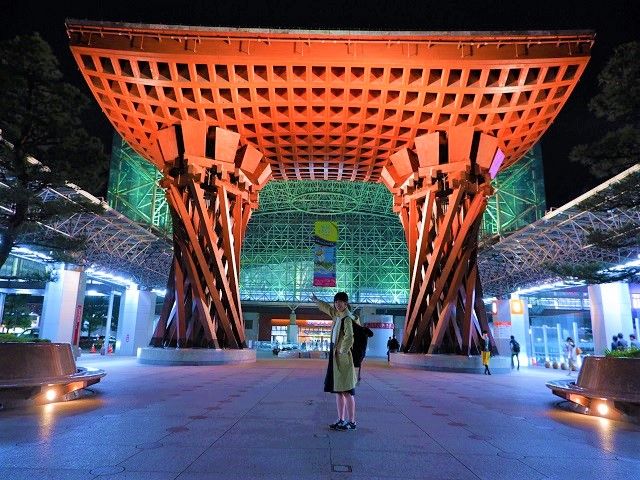 ［金沢駅前］まるで巨大なオブジェのよう!!世界で最も美しい駅のランキング入りしたことあり☆