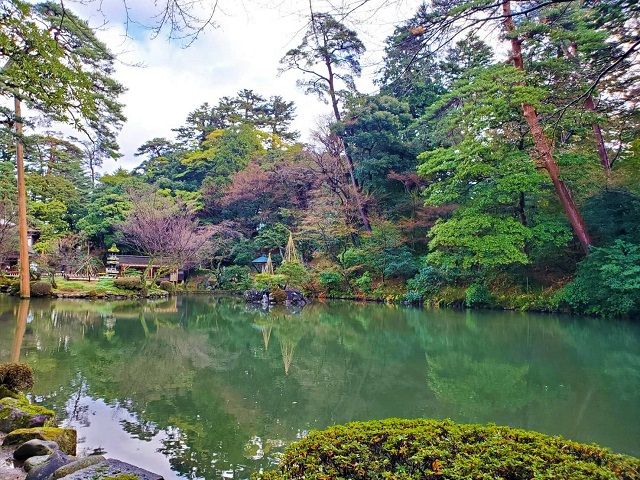 ［兼六園］日本三名園の1つで国の特別名勝に指定されている日本庭園です!!