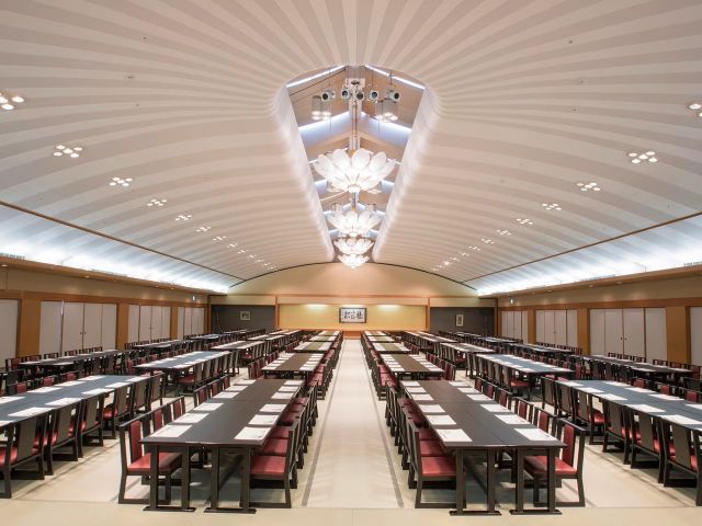 ～明るい笑顔でおもてなし～
難しいスキルは必要ありません！笑顔で飲食系の接客ができる人◎