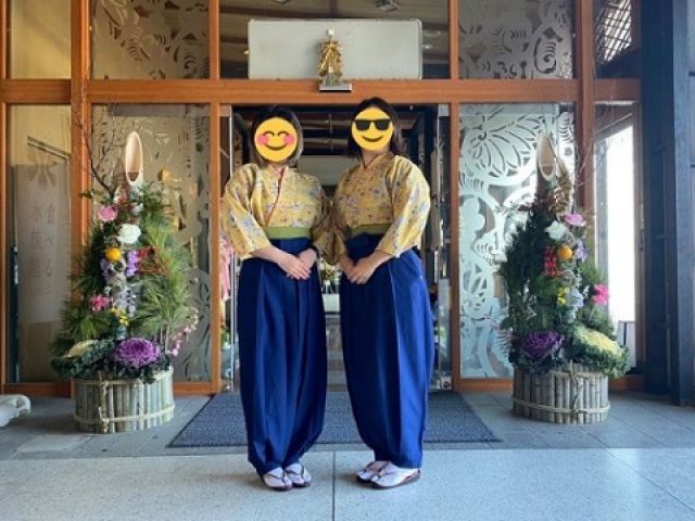 制服は作務衣です!!友人同士の応募も歓迎♪※写真の制服は一つ前のやつです!!