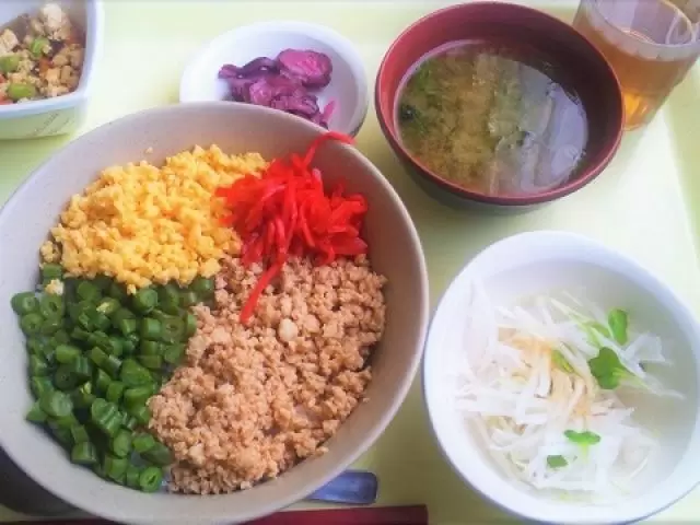 従業員食堂は日替わりメニューで飽きません！