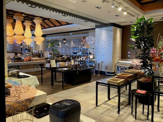 レストランは数会場ございます。こんな素敵な職場で働きます！満了率・延長率も高い職場です！