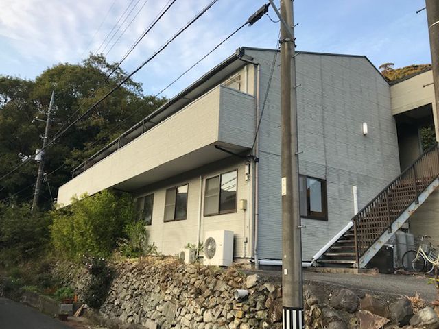 寮は徒歩5分程の所にあります！個室寮です！